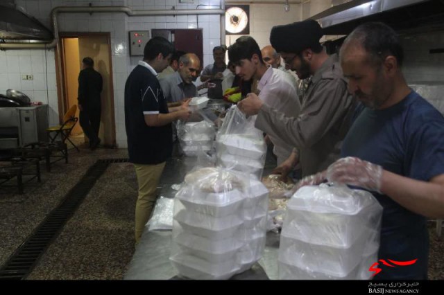 برپایی ۱۲ موکب از سوی کرمانشاهیان در مناطق سیلزده لرستان برپایی ۱۲ موکب از سوی کرمانشاهیان در مناطق سیلزده لرستان