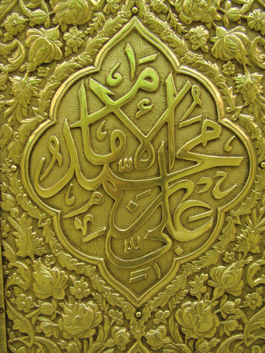 نمایی از طلا کاری ضریح مطهر امامین جوادین در کاظمین